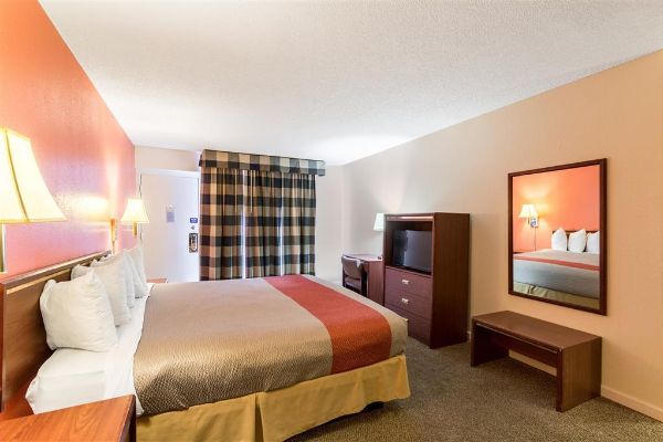 Rodeway Inn & Suites Capri (Montana)